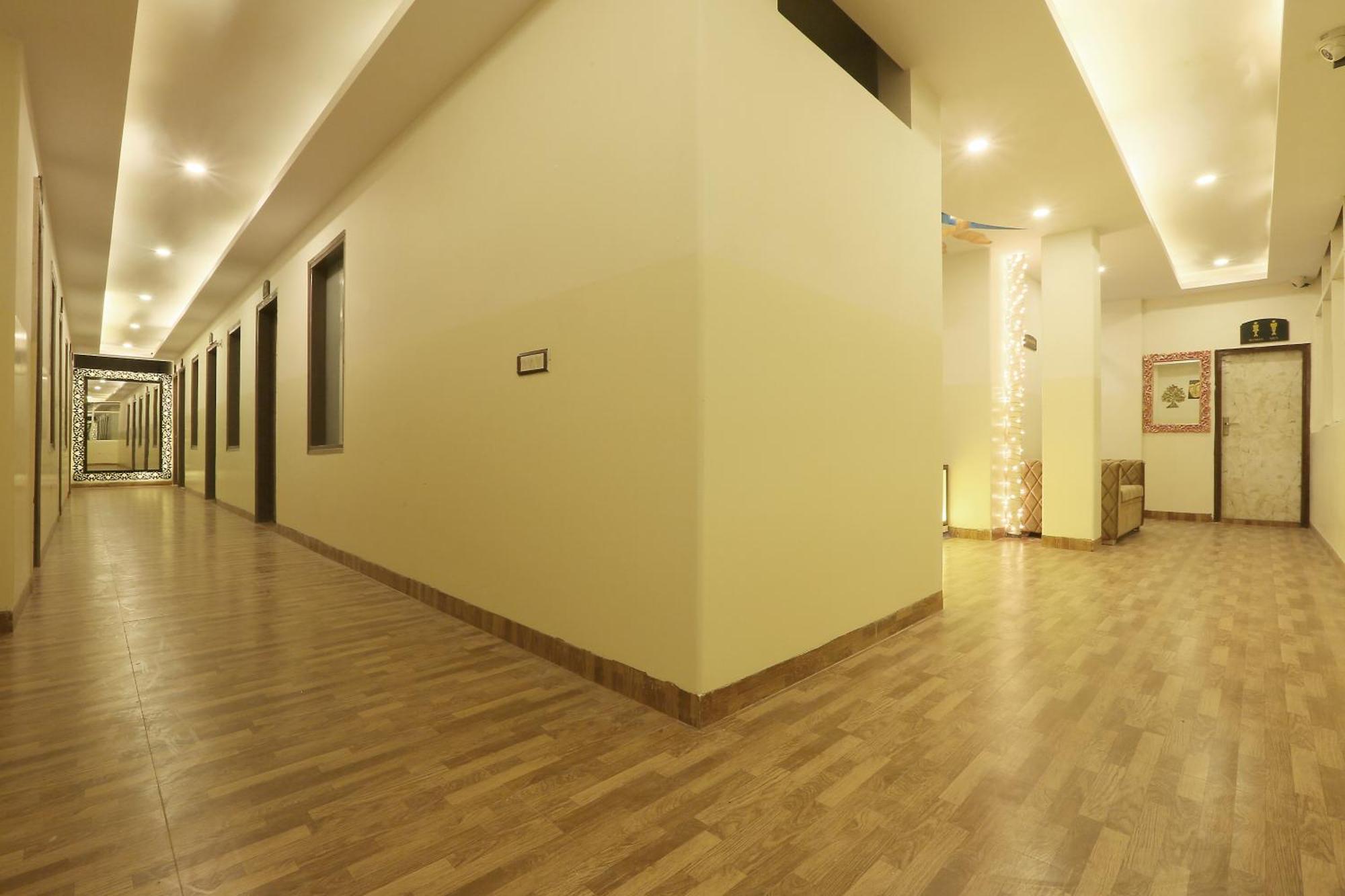 Plazzo Prime Plaza At Delhi Airport Bed and Breakfast Nueva Delhi Exterior foto