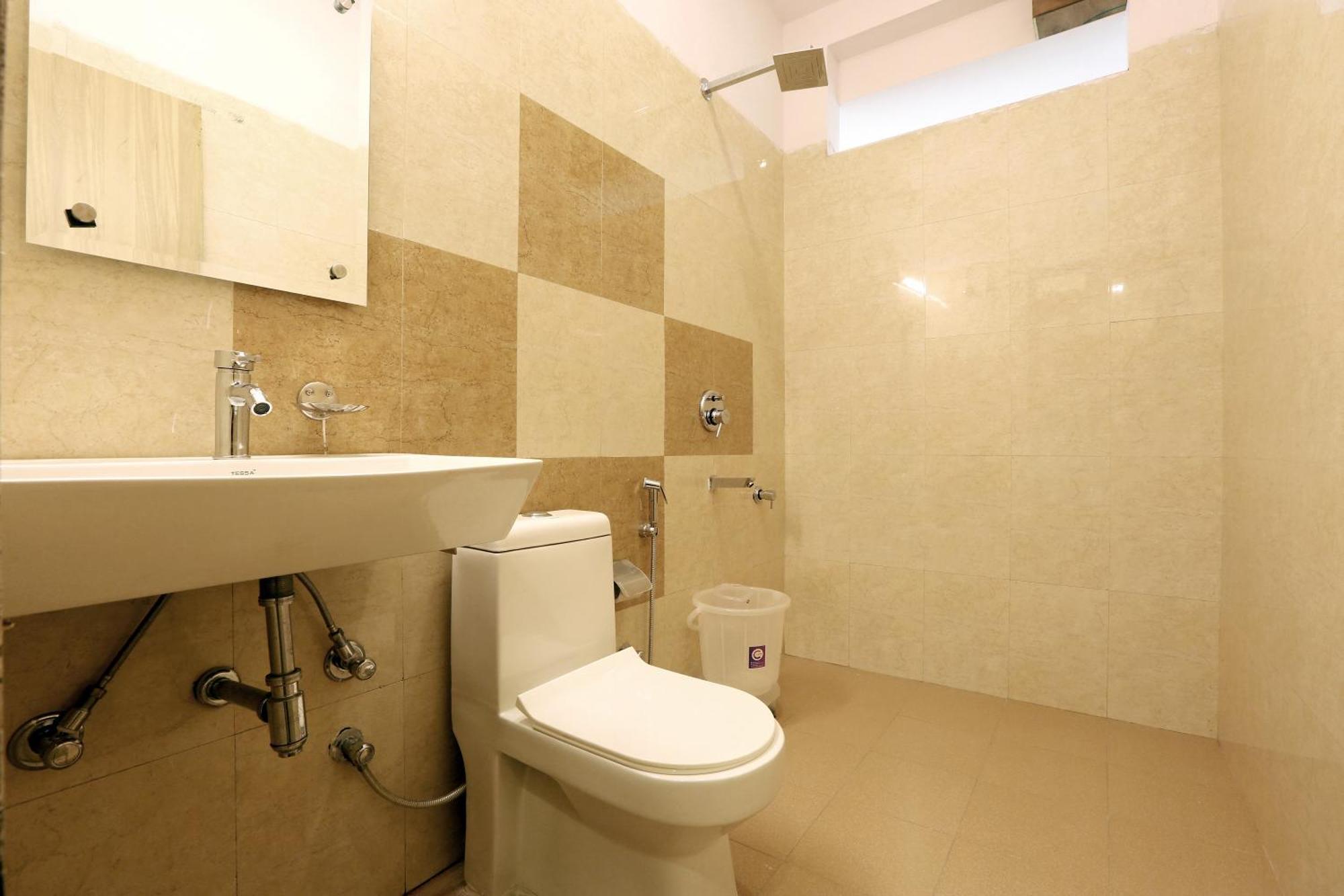 Plazzo Prime Plaza At Delhi Airport Bed and Breakfast Nueva Delhi Exterior foto