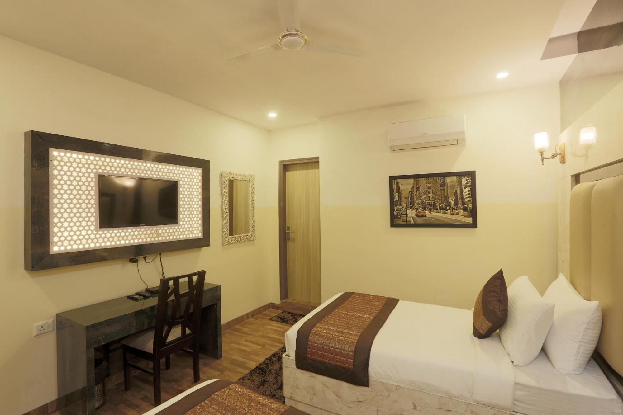 Plazzo Prime Plaza At Delhi Airport Bed and Breakfast Nueva Delhi Exterior foto